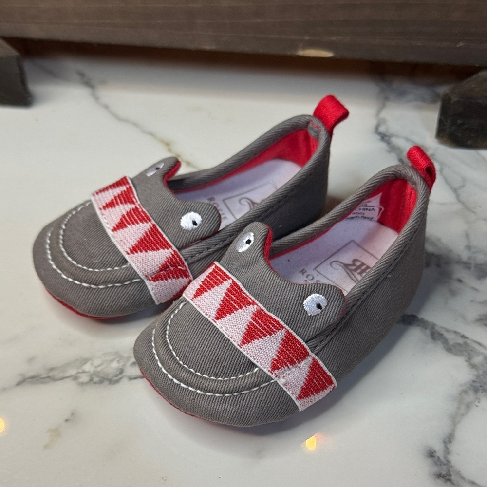 4/$15 Rosie Pope I See You Infant Soft Bottom Gray Red Shoes -Size 3-6 Months